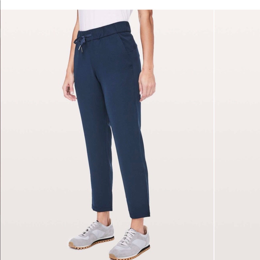 Lululemon On The Fly Cropped pants